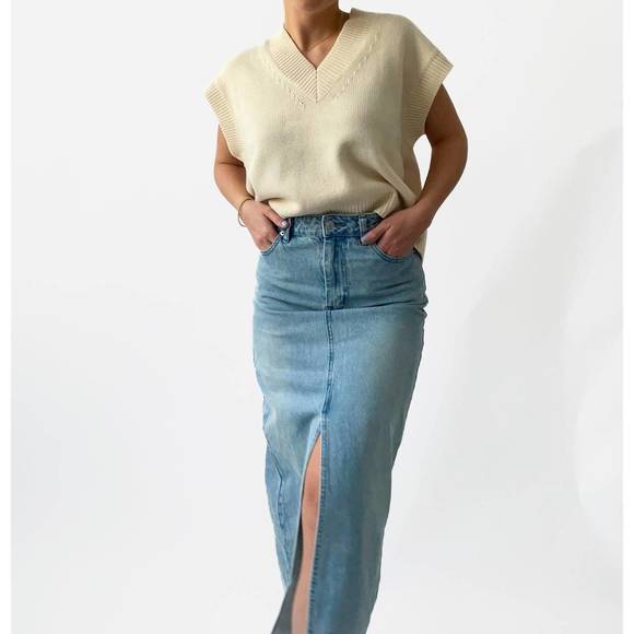 NEW OLIVACEOUS sweater vest in cream - Picture 1 of 3